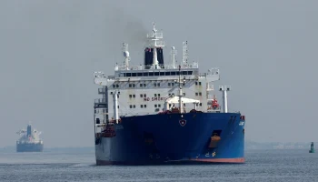 IRClass отзывает страховку у 12 российских танкеров после введения санкций США. Российский морской регистр судоходства берет на себя обслуживание оставшегося флота