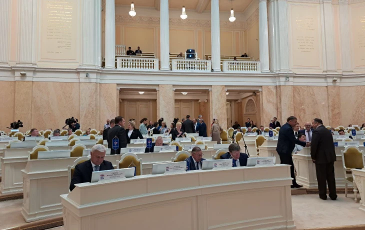 Депутаты Петербурга получат ДМС за счет городского бюджета