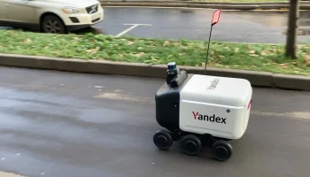 "Яндекс" разработал правовой режим для роботов-курьеров с обязательной страховкой