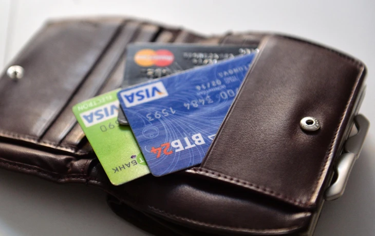 В России ограничат количество банковских карт для физических лиц
