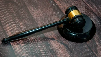 Суд обязал страховую компанию вернуть клиенту почти миллион рублей за неиспользованную страховку