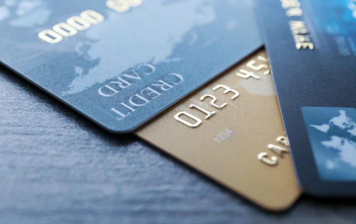 Банки РФ сокращают лимиты по кредитным картам из-за регуляторных требований