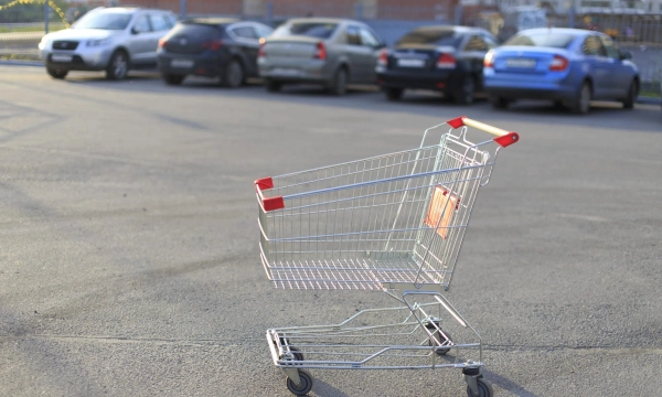 «АльфаСтрахование» восстановила Jetour Dashing после удара тележкой на парковке