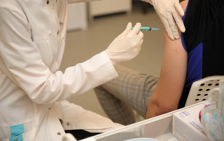 В Госдуме предложили включить прививки от ВПЧ и менингококка в нацкалендарь