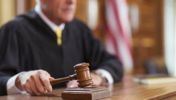 Суд взыскал с виновника ДТП разницу между страховкой и реальным ущербом