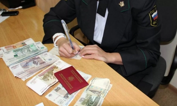 Долги россиян: приставы взыскали 900 миллиардов рублей с начала 2025 года Долги россиян: приставы взыскали 900 миллиардов рублей с начала 2025 года