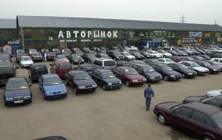 Рынок авто в 2025: LADA лидирует в продажах, а китайские бренды — в страховании