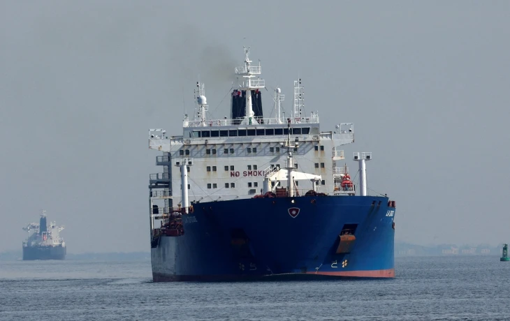 IRClass отзывает страховку у 12 российских танкеров после введения санкций США. Российский морской регистр судоходства берет на себя обслуживание оставшегося флота