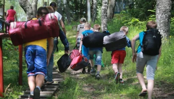 Лето под присмотром: лишь 19% родителей купили путёвки в лагеря