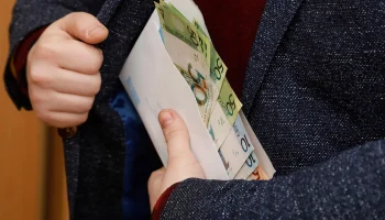 Тени в конверте: исповедь работника на грани закона