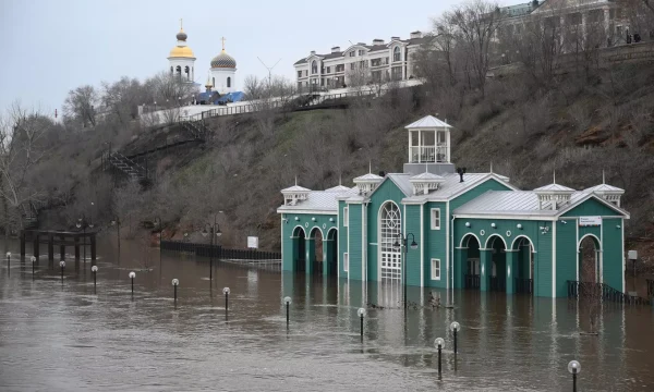 Рекордный подъем: уровень воды в реке Урал в Оренбурге достиг нового максимума