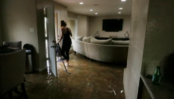 Средняя выплата по страхованию квартир от залива в РФ достигла 80 400 рублей