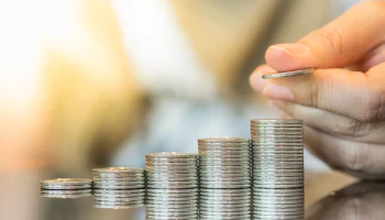 Банки активно предлагают страховые полисы и инвестиционные продукты вместо вкладов: остерегайтесь ловушек