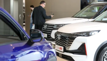 Доля граждан 40-50 лет в автокредитах выросла до 33,5% в апреле 2025 года