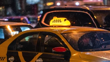 Хитрость с полисом: брянский суд объяснил, почему страховая не может аннулировать ОСАГО таксиста