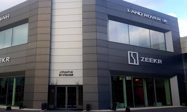Скандал с Zeekr: новые авто в Китае продавали с уже оформленной страховкой