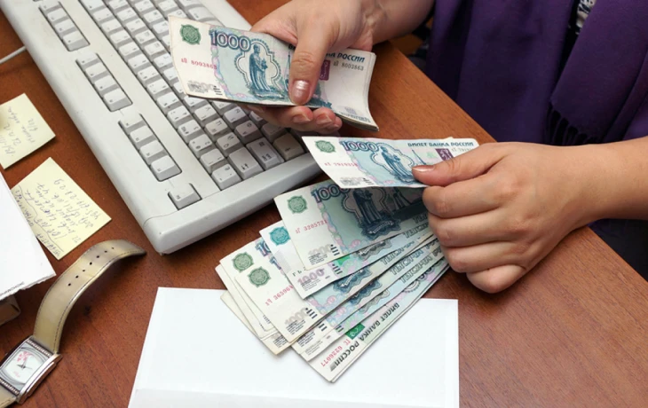 Почему работодатели предпочитают лечить сотрудников, а не повышать зарплаты