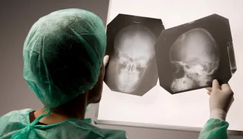 Ростовчанин получил крупную страховую выплату за травмы из-за падения в подвал