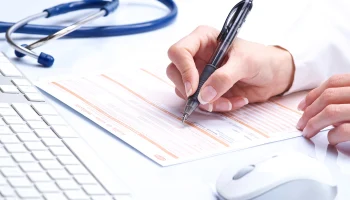 Бизнес привлекает сотрудников медстраховкой из-за рекордно низкой безработицы