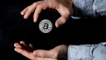 Риск и инновации: российские страховщики предложили инвесторам заработать на биткойне