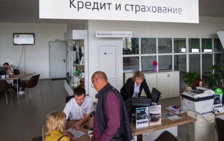 Финомбудсмен выявил многократные наценки банков на страховые полисы