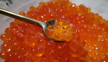 В Удмуртии и на Чукотке зафиксированы самые низкие цены на красную икру