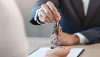 Спрос на титульное страхование жилья в России резко вырос в 2025 году