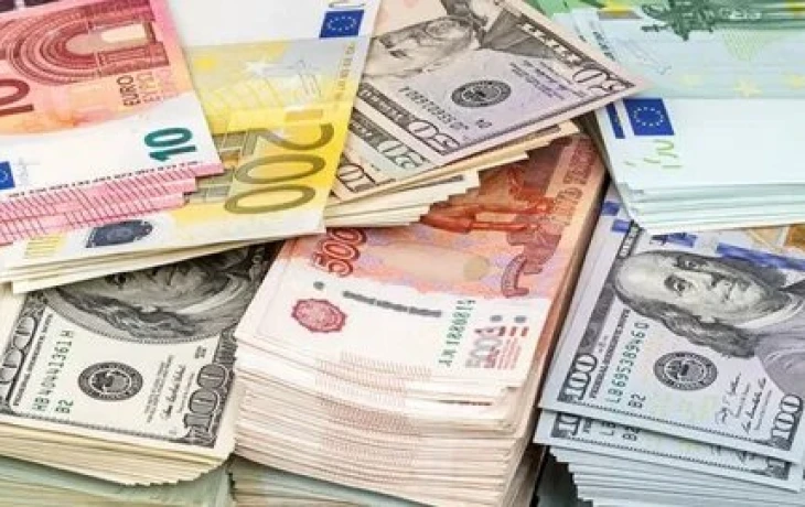 Банк России продлил ограничения на снятие наличной валюты до марта 2026 года