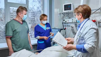 Эксперт напомнил о праве россиян на лечение в частных клиниках по ОМС