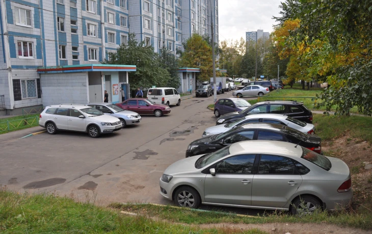 Парковка во дворе: риски для автомобиля и способы защиты в 2026 году