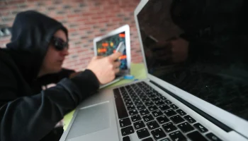 Массовая афера: в Екатеринбурге судят хакеров за сотни поддельных полисов ОСАГО