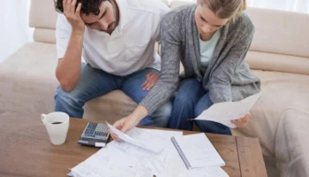 Заемщики по ипотеке сталкиваются с навязыванием банками дополнительных услуг