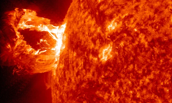 Солнечная вспышка балла M6.7: ученые предупреждают о повышении активности Солнца