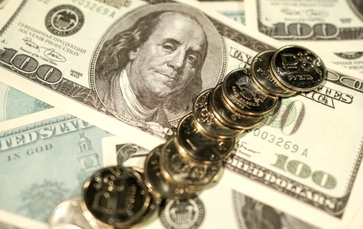 В ВТБ предложили заменить плавающий курс рубля валютным коридором