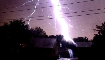 Как полис за 6000 рублей спас от убытков на миллион после удара молнии