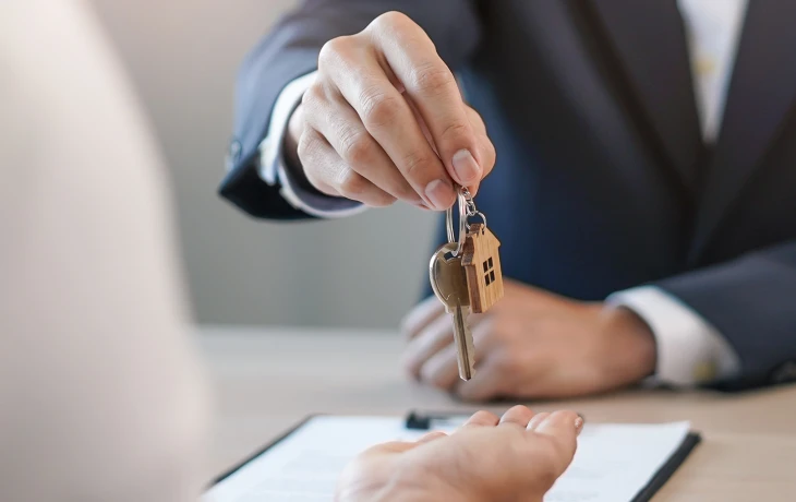 Спрос на титульное страхование жилья в России резко вырос в 2025 году