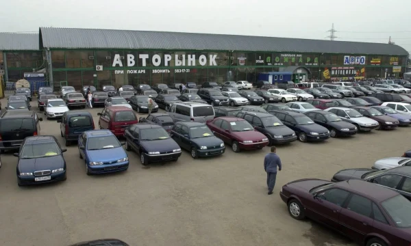 Рынок авто в 2025: LADA лидирует в продажах, а китайские бренды — в страховании