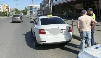 Рейд на &laquo;шашечки&raquo;: В Петрозаводске таксисты возили пассажиров без ОСАГО и на неисправных авто