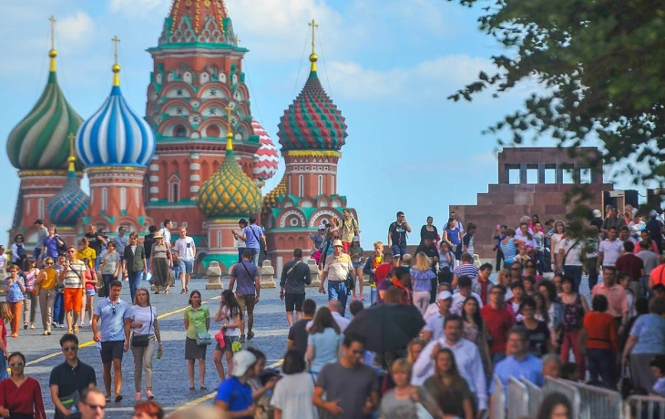 Россияне превращают трехдневный интервал между майскими праздниками в отпуск
