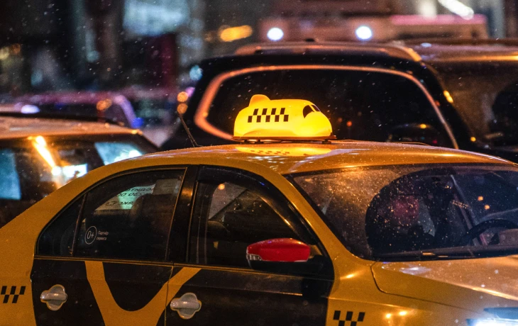 Хитрость с полисом: брянский суд объяснил, почему страховая не может аннулировать ОСАГО таксиста