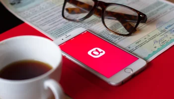 «АльфаСтрахование» внедрила сервис безналичных чаевых для агентов