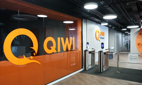 Компания "Точка" будет осуществлять выплаты клиентам банка Qiwi, который испытал финансовые трудности. Каким образом можно вернуть средства?