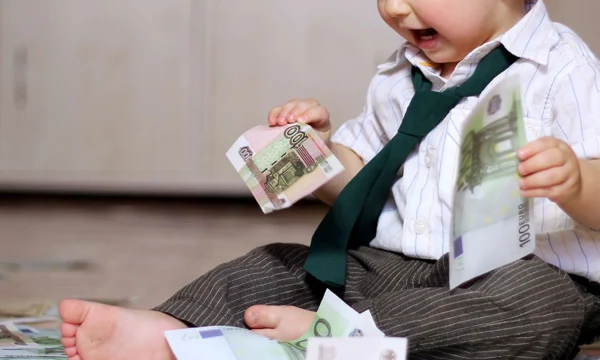 Родители вкладывают 200+ тысяч ежегодно в детское будущее