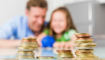 ​Родители оценили нормальный уровень дохода подрабатывающих детей