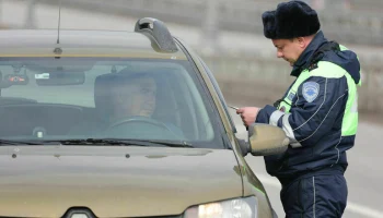 Добросовестным водителям предложили выдавать права на 15 лет