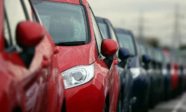 Авторынок падает, а каско растет: в чем секрет страхового парадокса 2025?