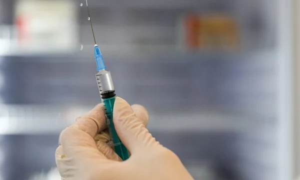 Расширение календаря прививок и последствия непривитых от коронавируса в Великобритании